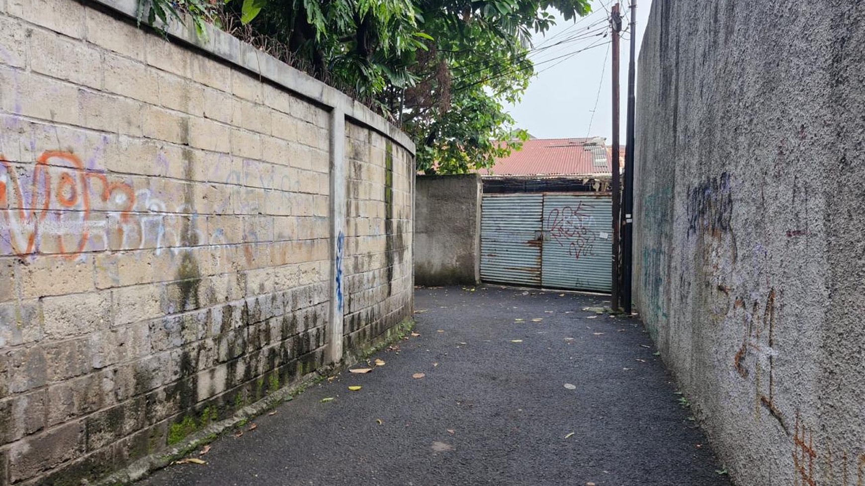 Di Jual  Rumah strategis, siap huni, cocok untuk kost di Jl Puri Kencana Cipete,Jakarta Selatan