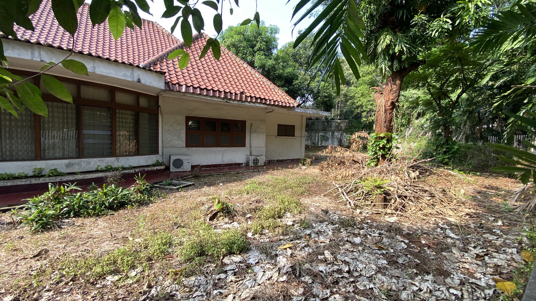 Rumah hitung tanah di kawasan premium senayan area