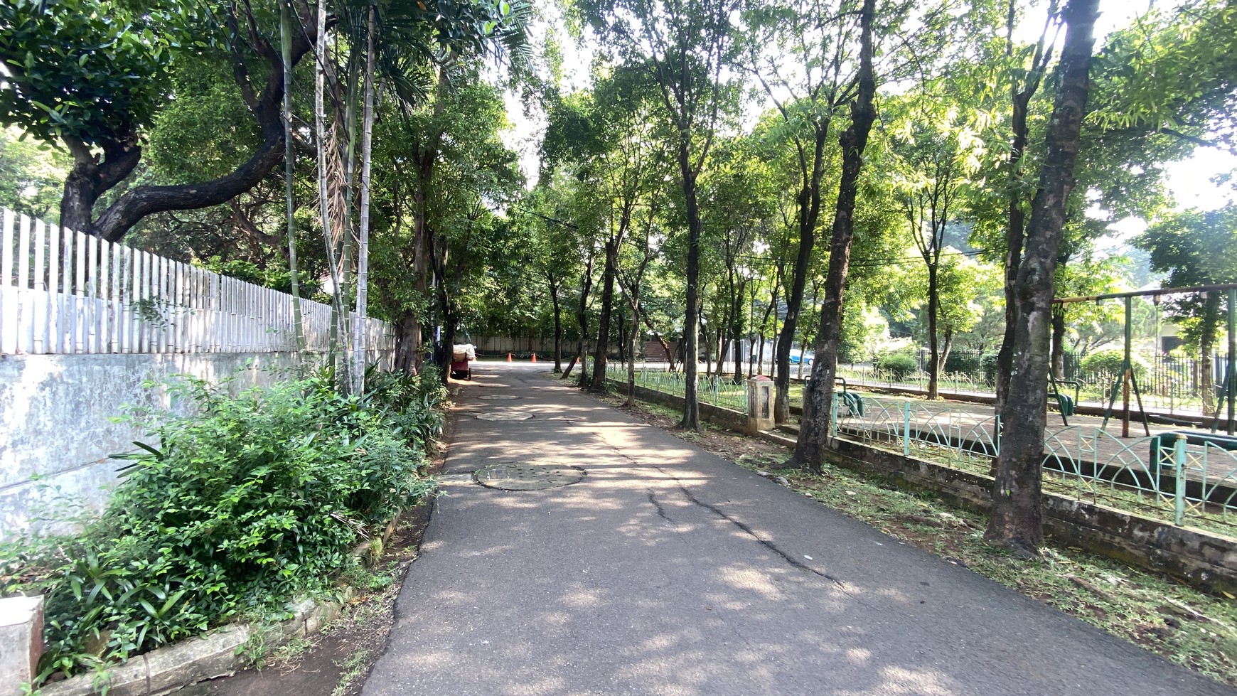 Rumah hitung tanah di kawasan premium senayan area