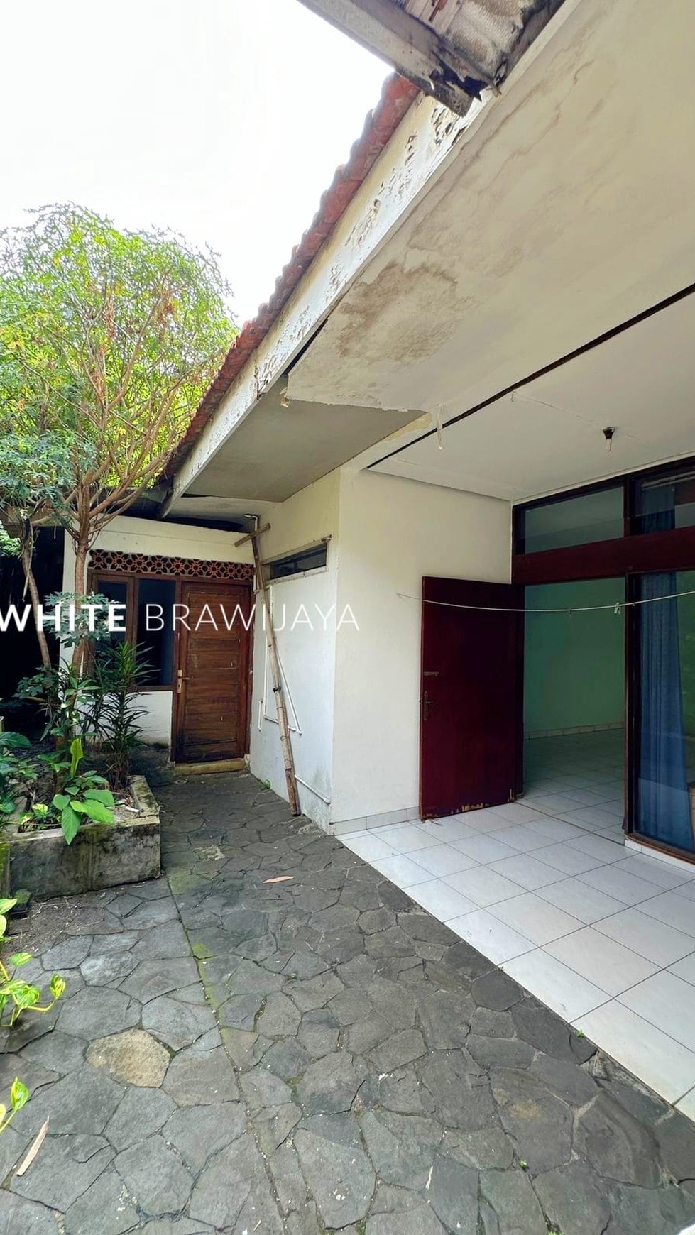 Rumah Layak Butuh Renovasu Area Kemang