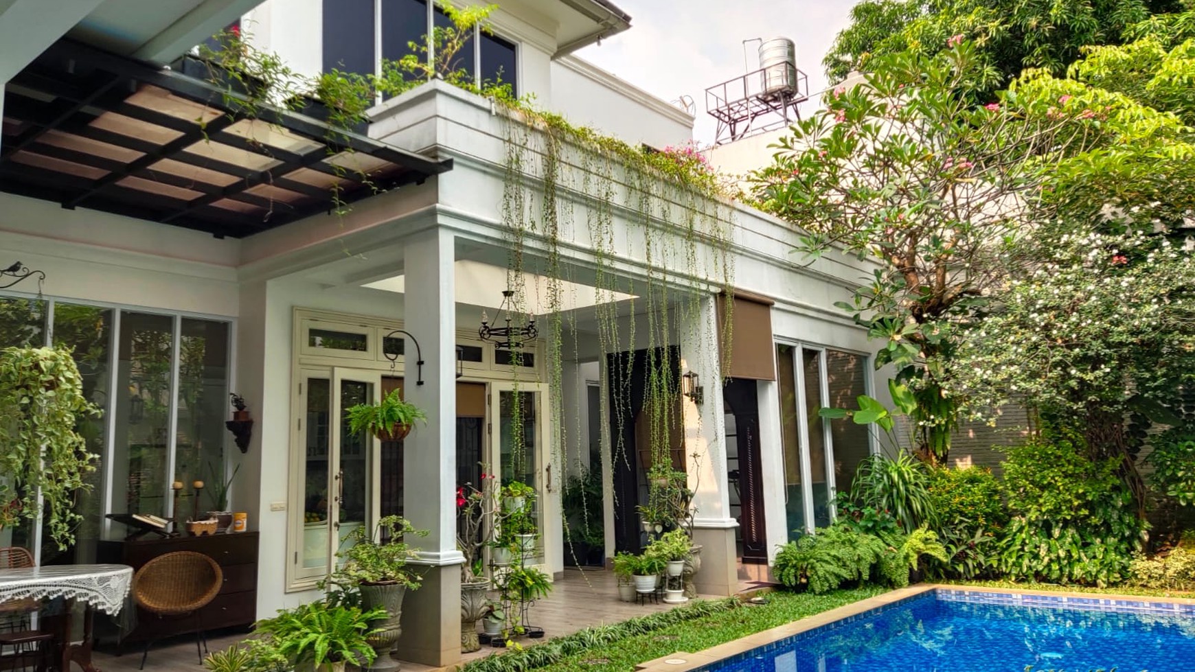 Rumah Mewah Asri Di Area Strategis Menteng Jakarta Pusat