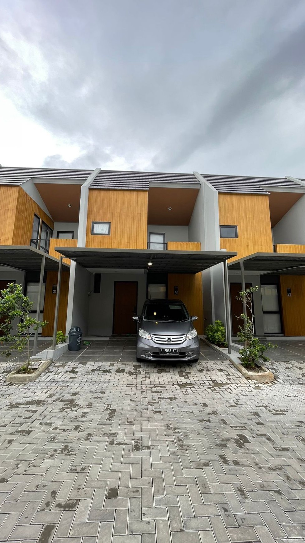 Rumah  Moderen 2lt Cantik Aman Nyaman Lengkap  Strategis Grand Wisata 