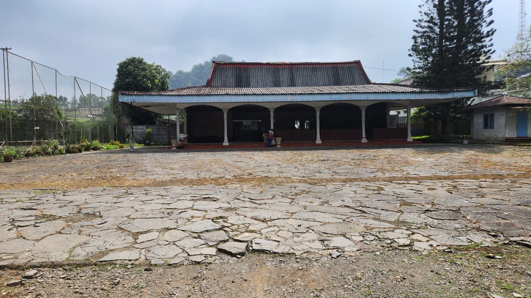 Dijual  Penginapan di daerah Bumi Jawa arah ke lokasi wisata Guci, Tegal - Jateng