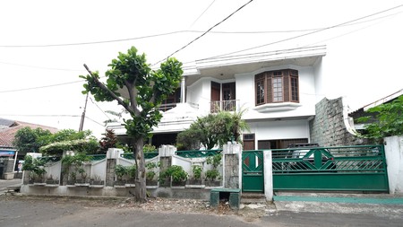 Rumah Klasik Kokoh Bernuansa Islami di Suryalaya.