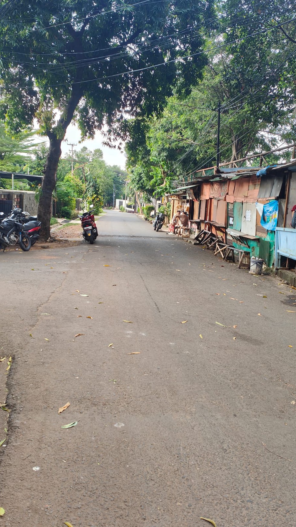 Rumah Tua 1 lantai hitung tanah, cocok buat kost an di Grogol