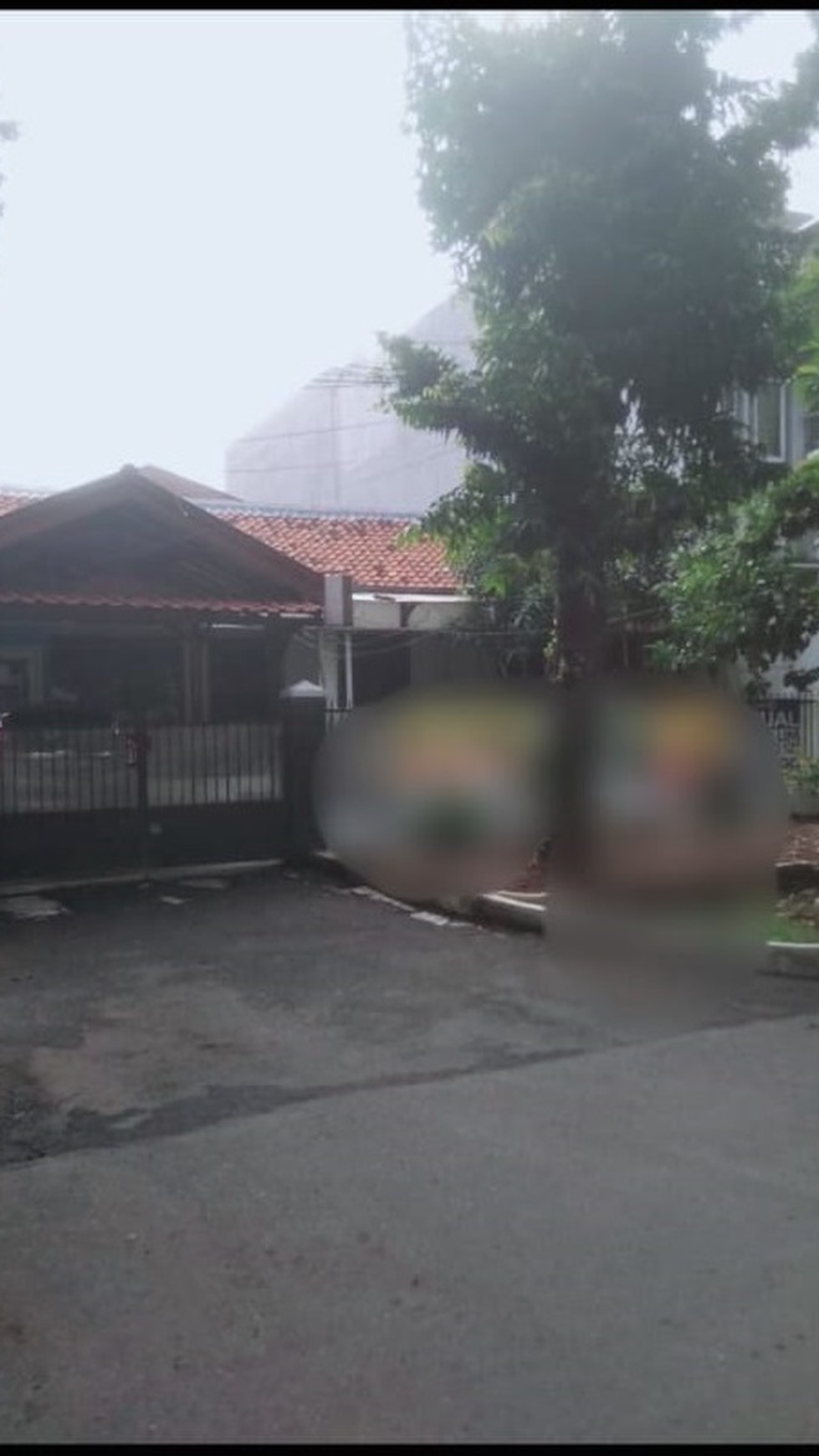 Rumah Tua 1 lantai hitung tanah, cocok buat kost an di Grogol