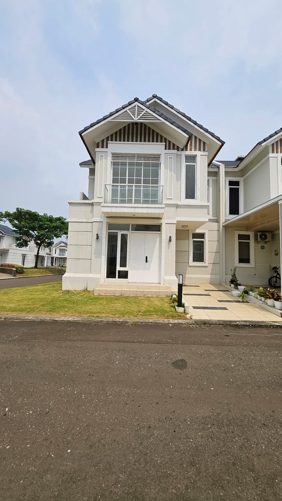 Rumah Cluster Hoek Lavon Swan City