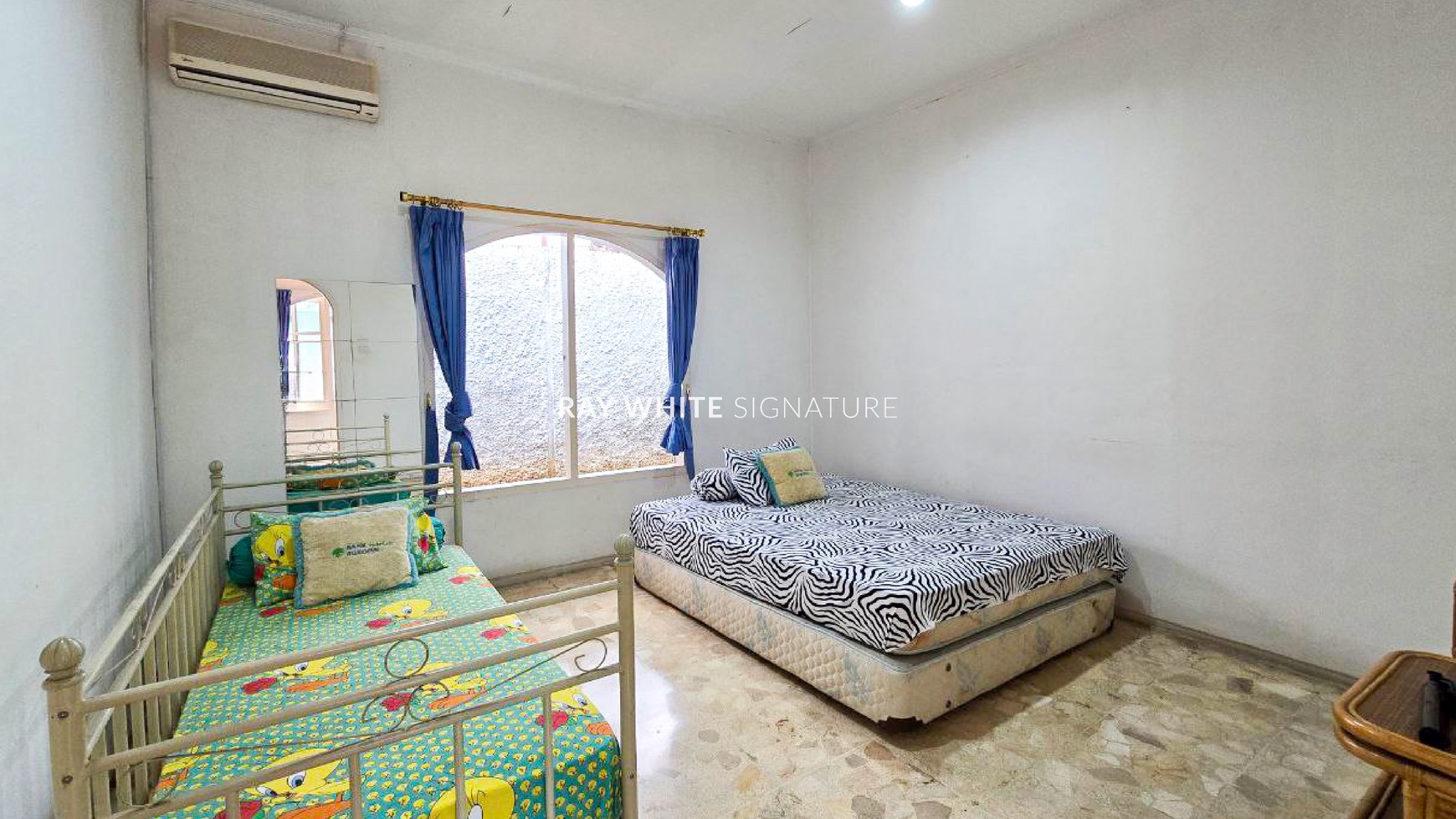 Dijual Rumah Mewah dengan Kolam Renang di Jl Bangka XIC 
