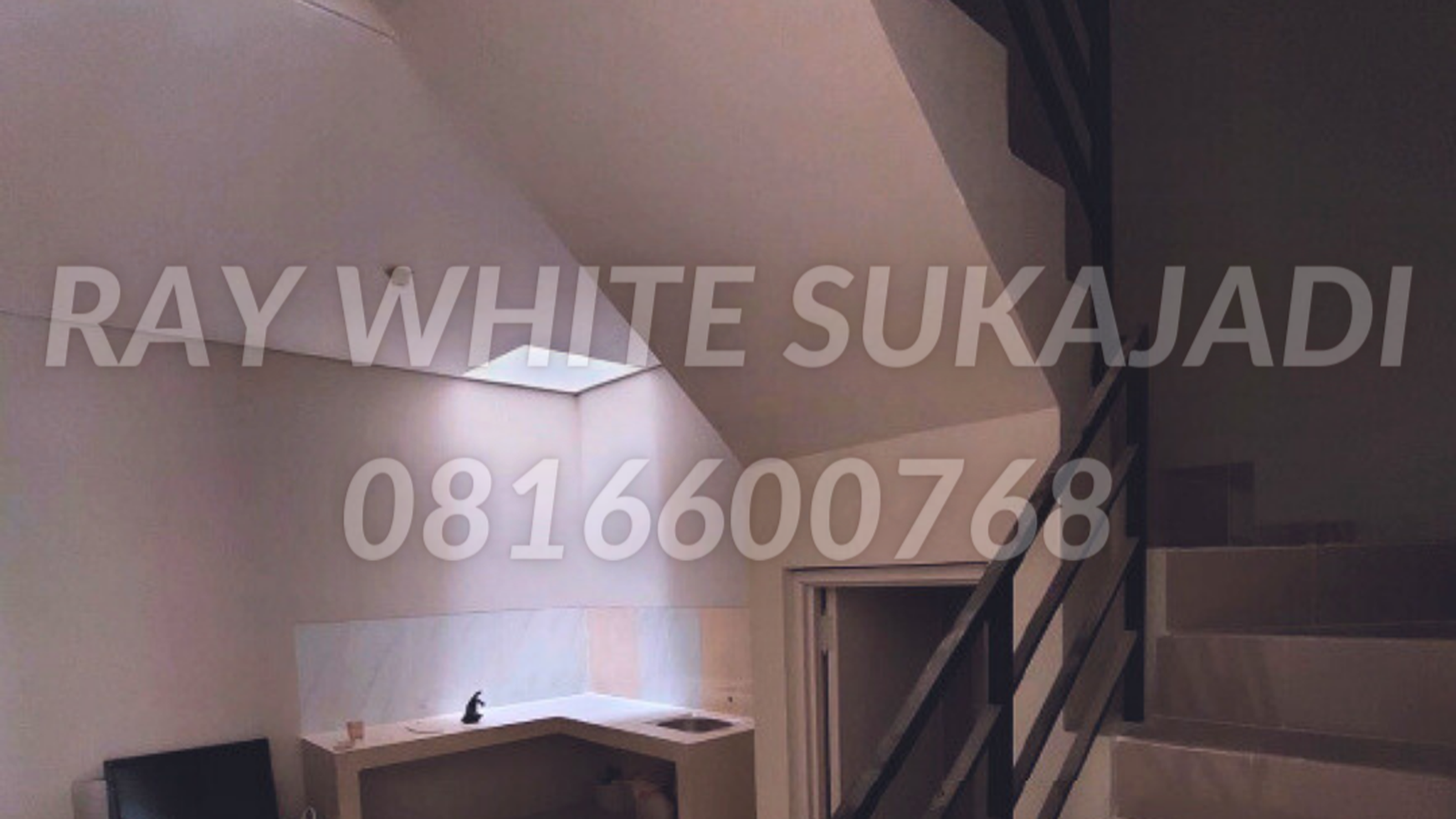  3 UNIT RUMAH 3 LANTAI DI JAKARTA BARAT