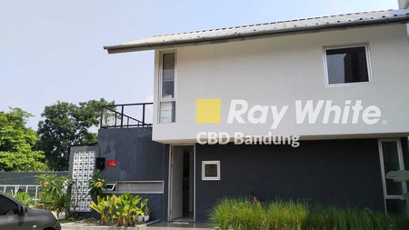 Langka,Murah Rumah Modern minimalis bonus rumah Tua di Komplek DPRD Ciwastra strategis dekat ke Gatot subroto Soekarno hatta  