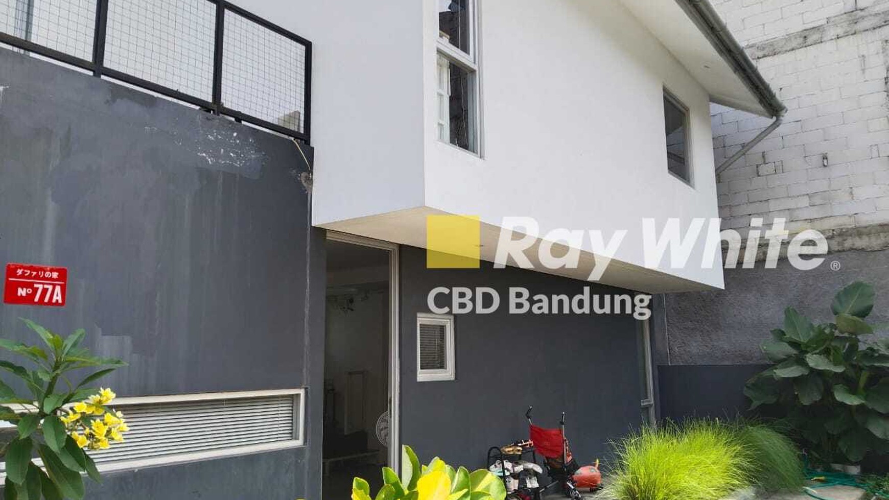 Langka,Murah Rumah Modern minimalis bonus rumah Tua di Komplek DPRD Ciwastra strategis dekat ke Gatot subroto Soekarno hatta  