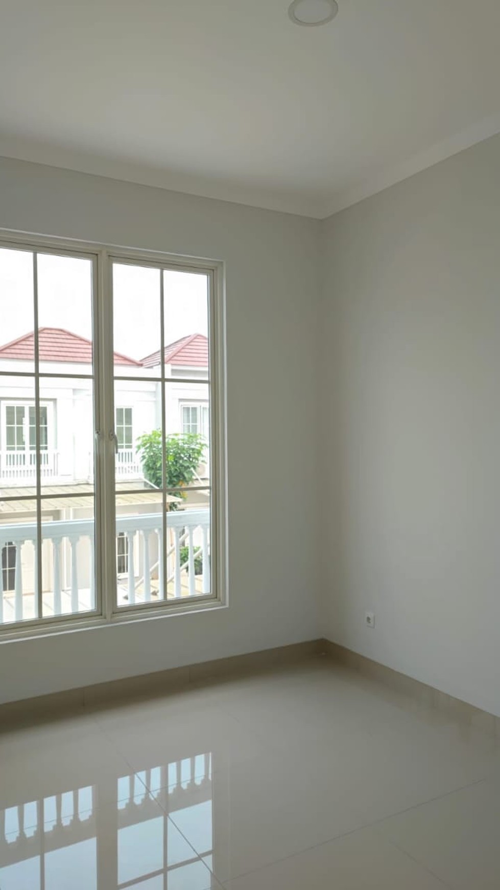 Rumah Keren Siap Huni di Millenium City hanya 6 menit ke Stasiun MRT/20mnt ke BSD City