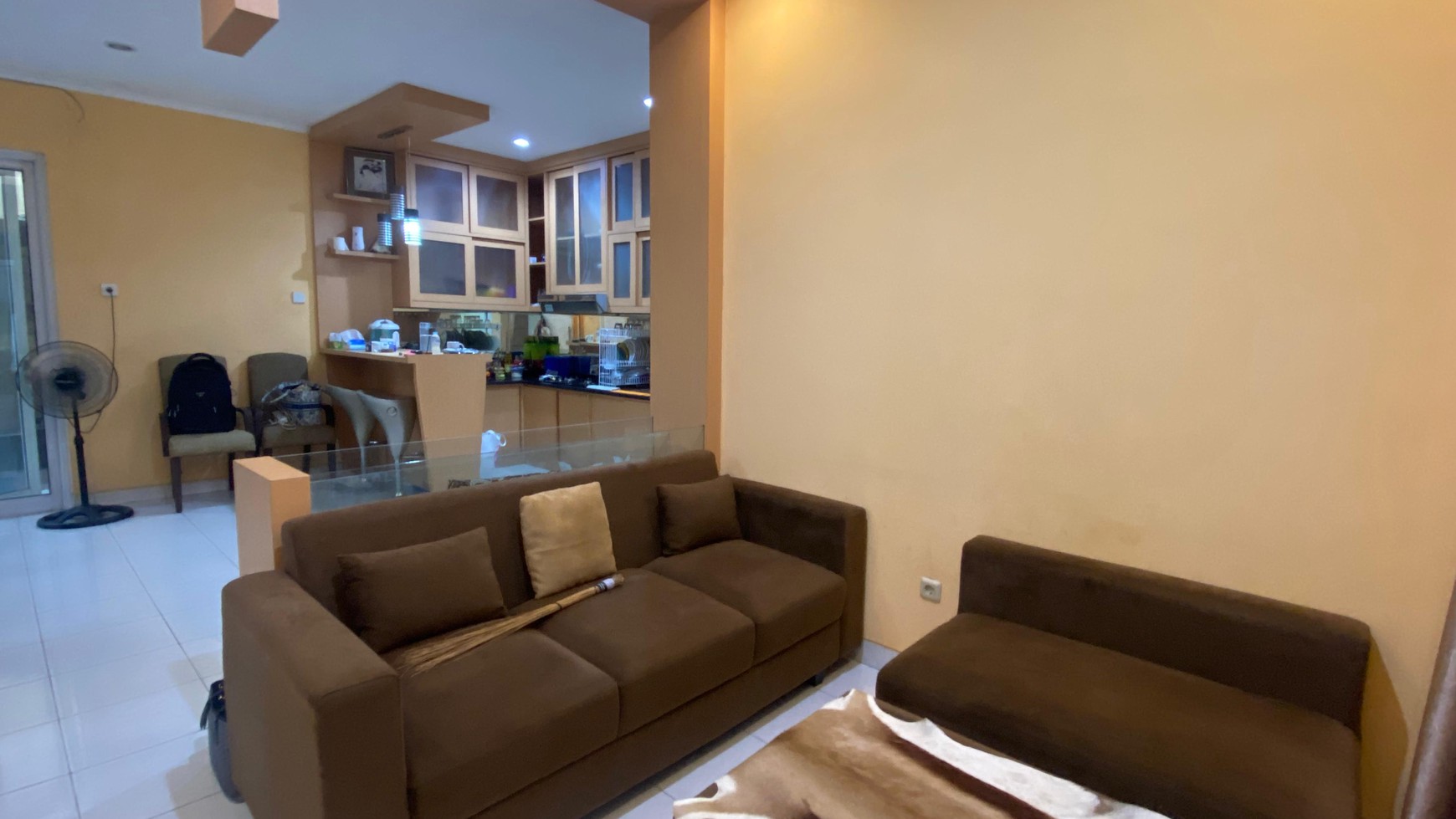 RUMAH HOEK HALAMAN LUAS SIAP HUNI DI KOTA WISATA CIBUBUR