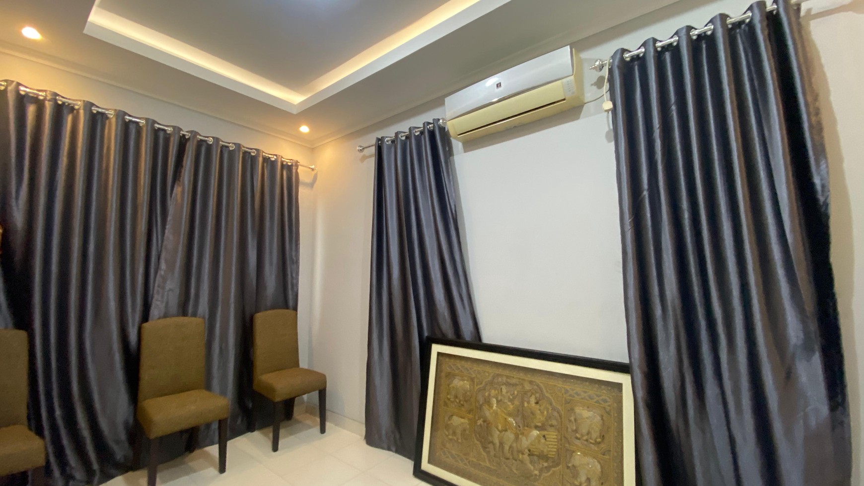 RUMAH HOEK HALAMAN LUAS SIAP HUNI DI KOTA WISATA CIBUBUR