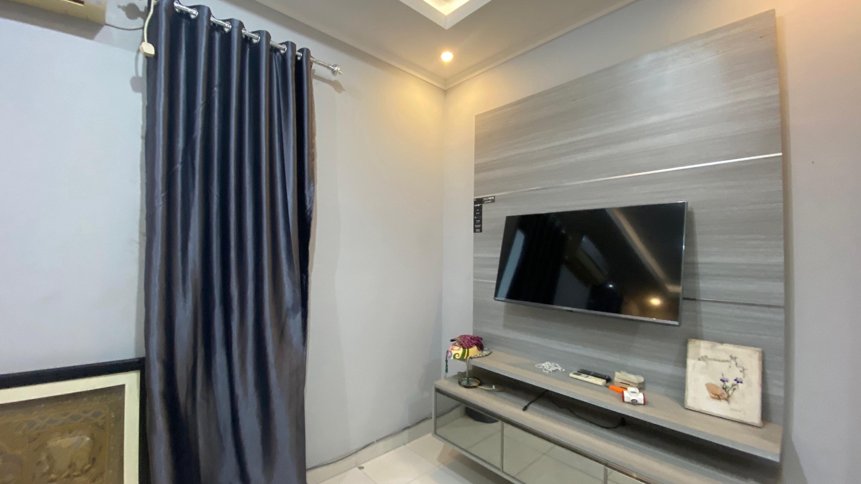 RUMAH HOEK HALAMAN LUAS SIAP HUNI DI KOTA WISATA CIBUBUR