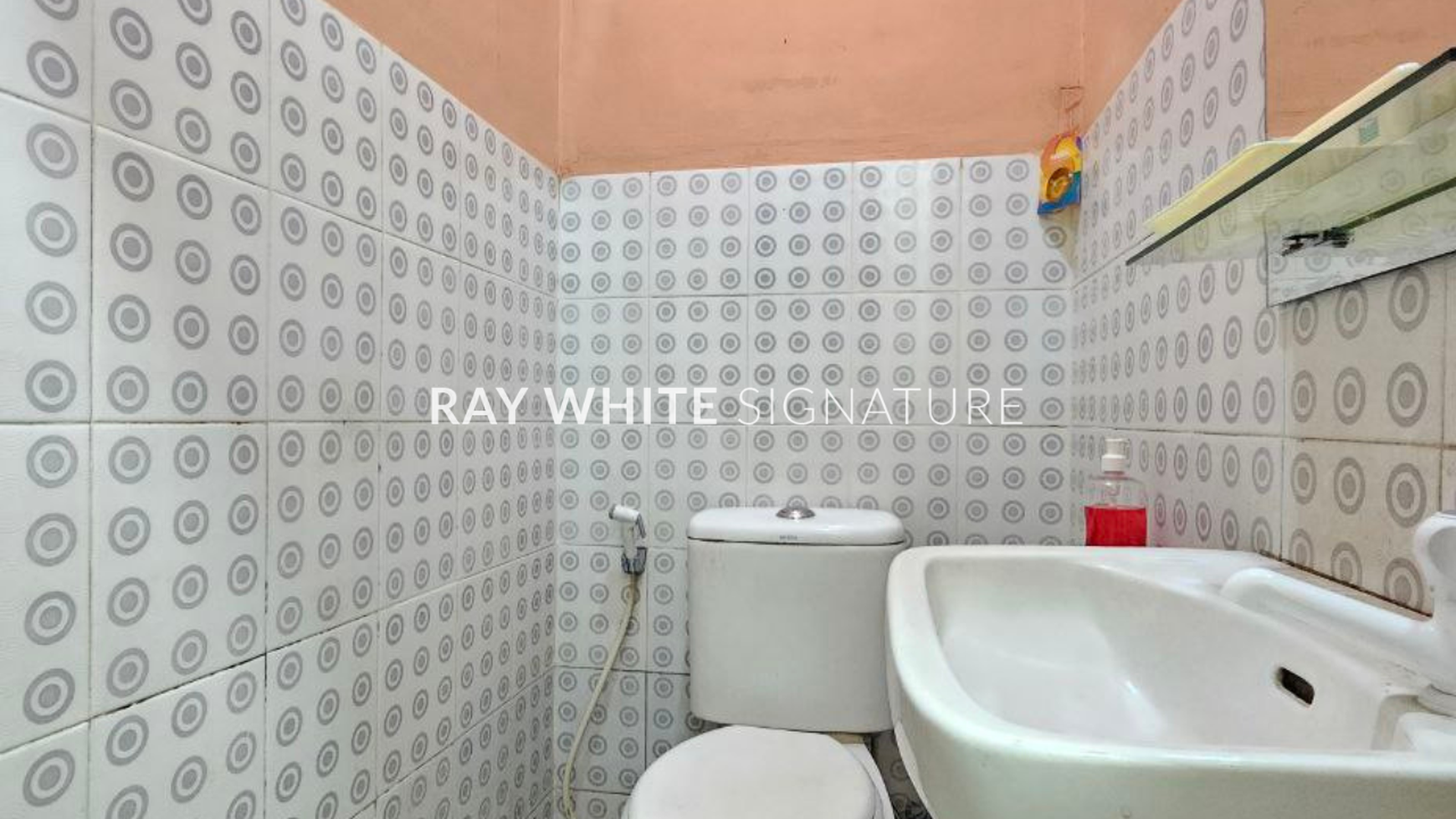 Dijual Ruko Ex Travel Agency, Lokasi di Jl Suryopranoto cocok untuk kantor
