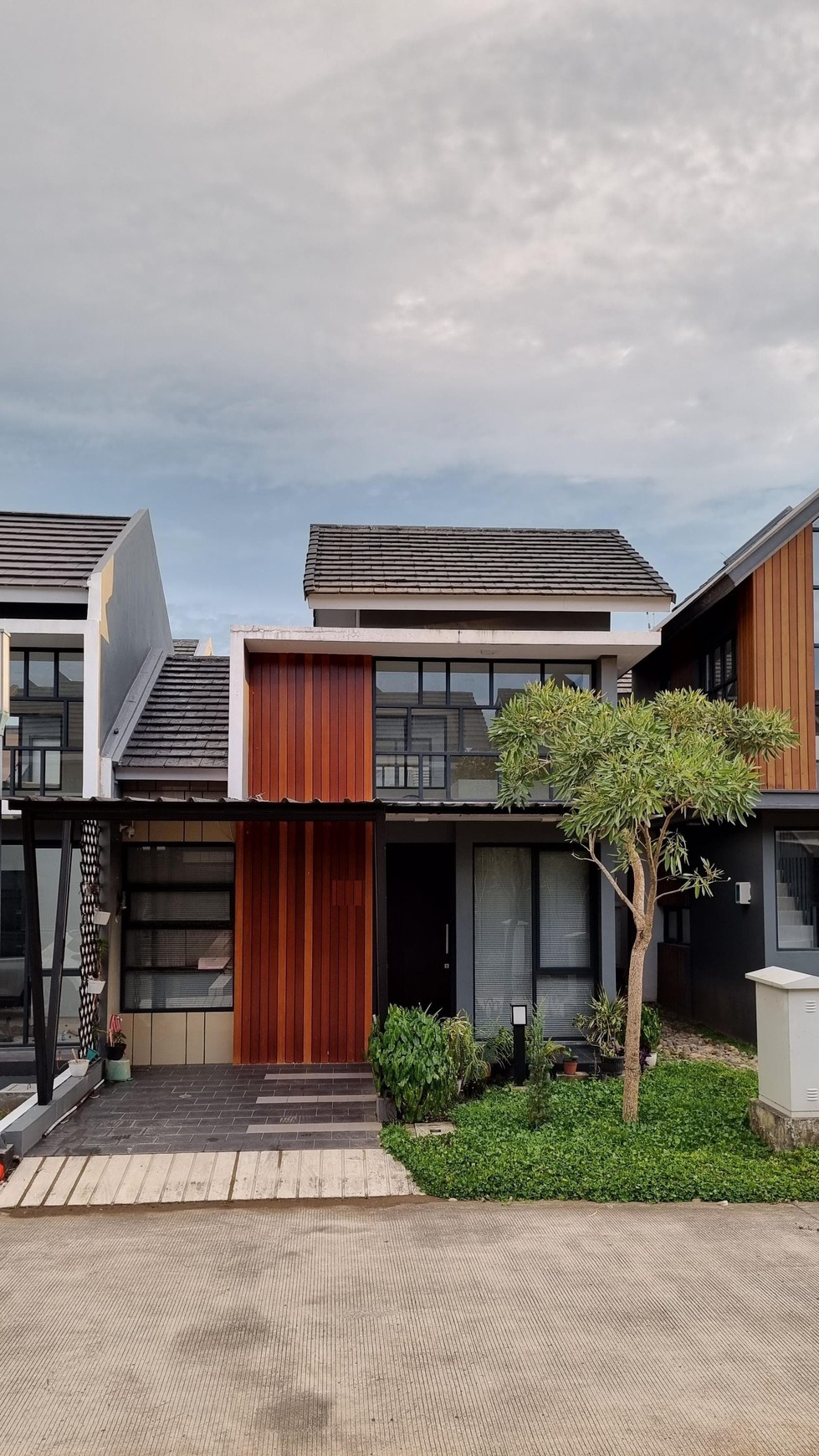 Rumah minimalis, Cantik siap huni dalam cluster keamanan 24 jam di Cisauk