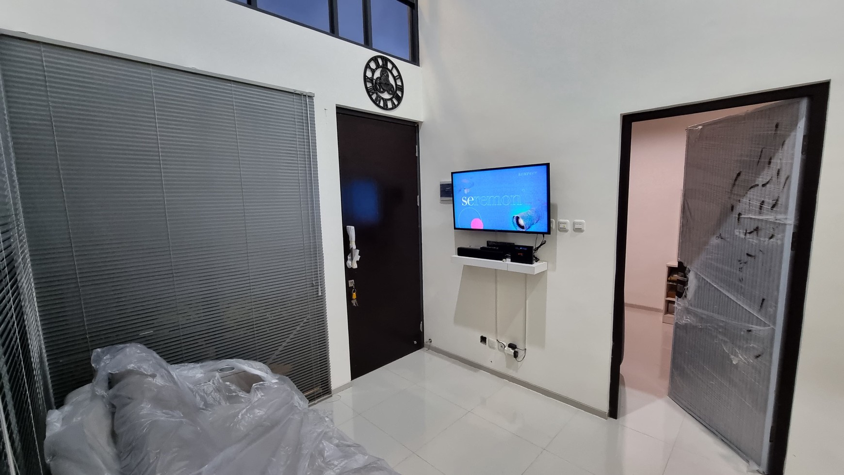 Rumah minimalis, Cantik siap huni dalam cluster keamanan 24 jam di Cisauk