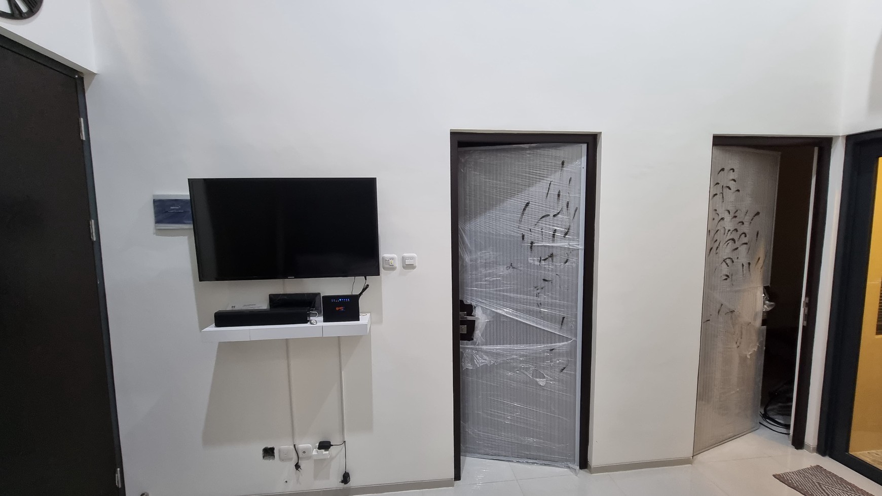 Rumah minimalis, Cantik siap huni dalam cluster keamanan 24 jam di Cisauk