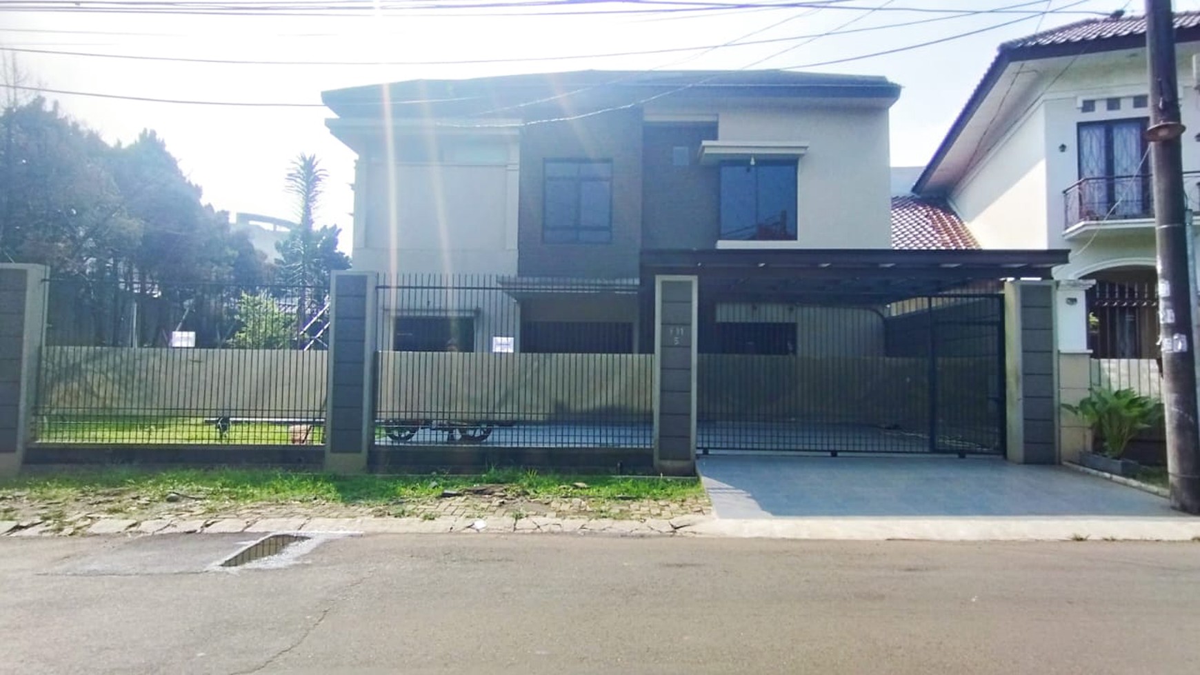 bisa untuk Usaha rumah Griya loka jalan lavionda bsd city tangerang banten jual BU rumah strategis sekitaran pusat bisnis siap huni