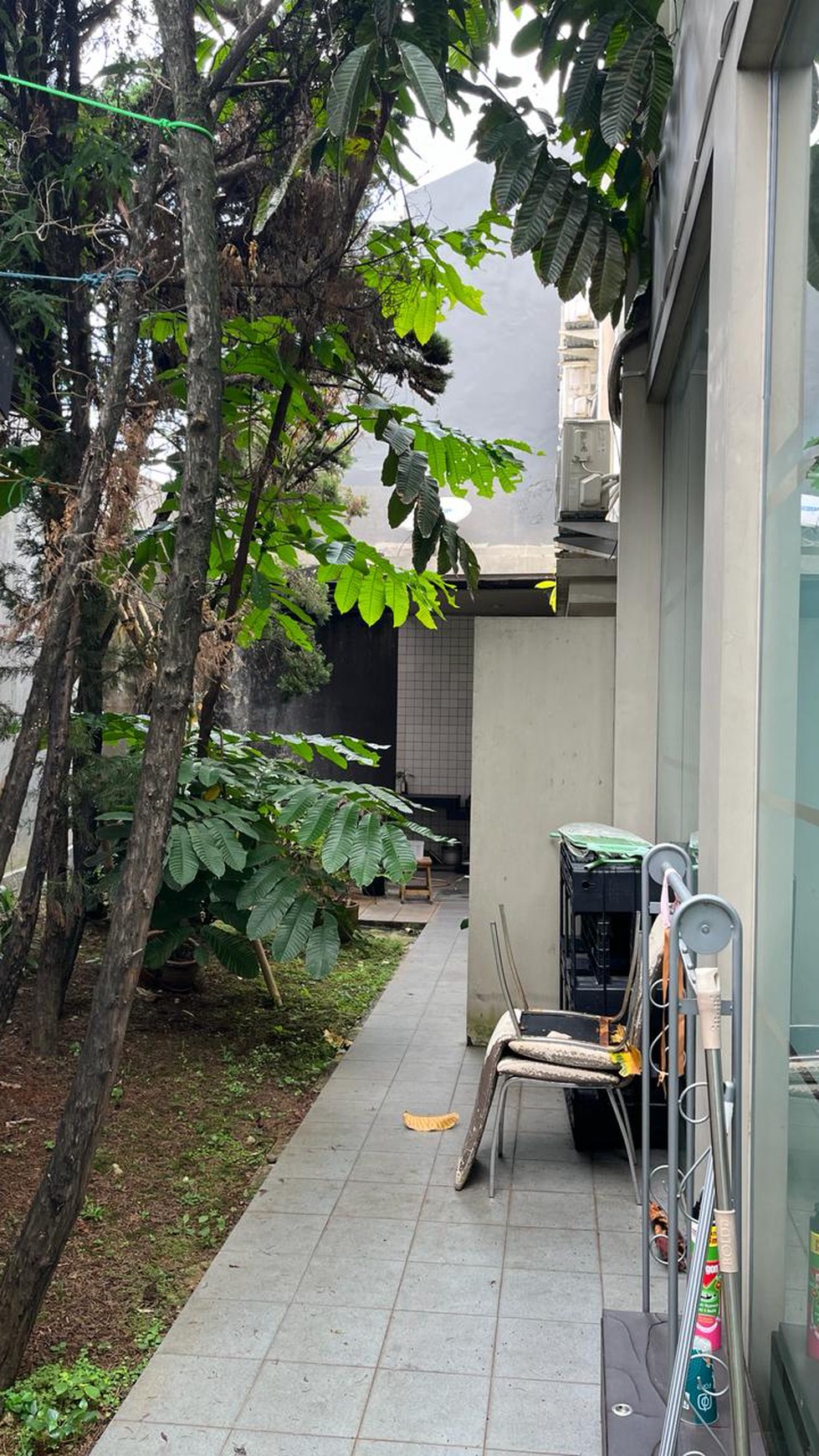 bisa untuk Usaha rumah Griya loka jalan lavionda bsd city tangerang banten jual BU rumah strategis sekitaran pusat bisnis siap huni