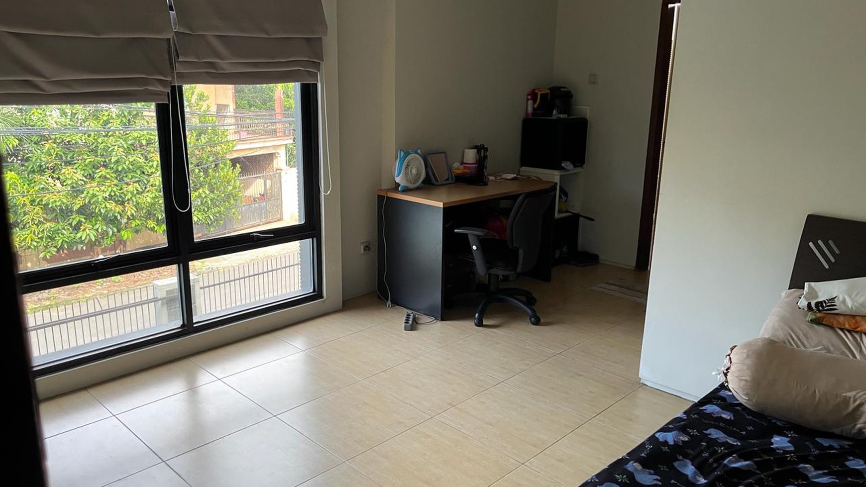 bisa untuk Usaha rumah Griya loka jalan lavionda bsd city tangerang banten jual BU rumah strategis sekitaran pusat bisnis siap huni
