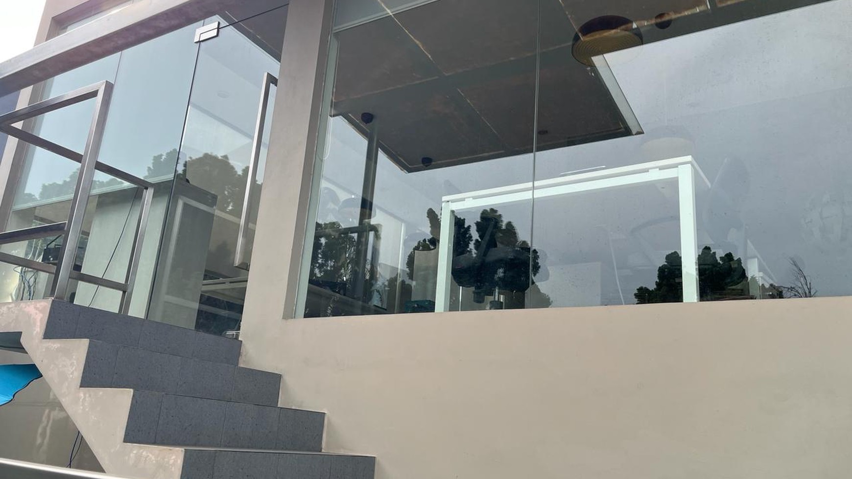 bisa untuk Usaha rumah Griya loka jalan lavionda bsd city tangerang banten jual BU rumah strategis sekitaran pusat bisnis siap huni