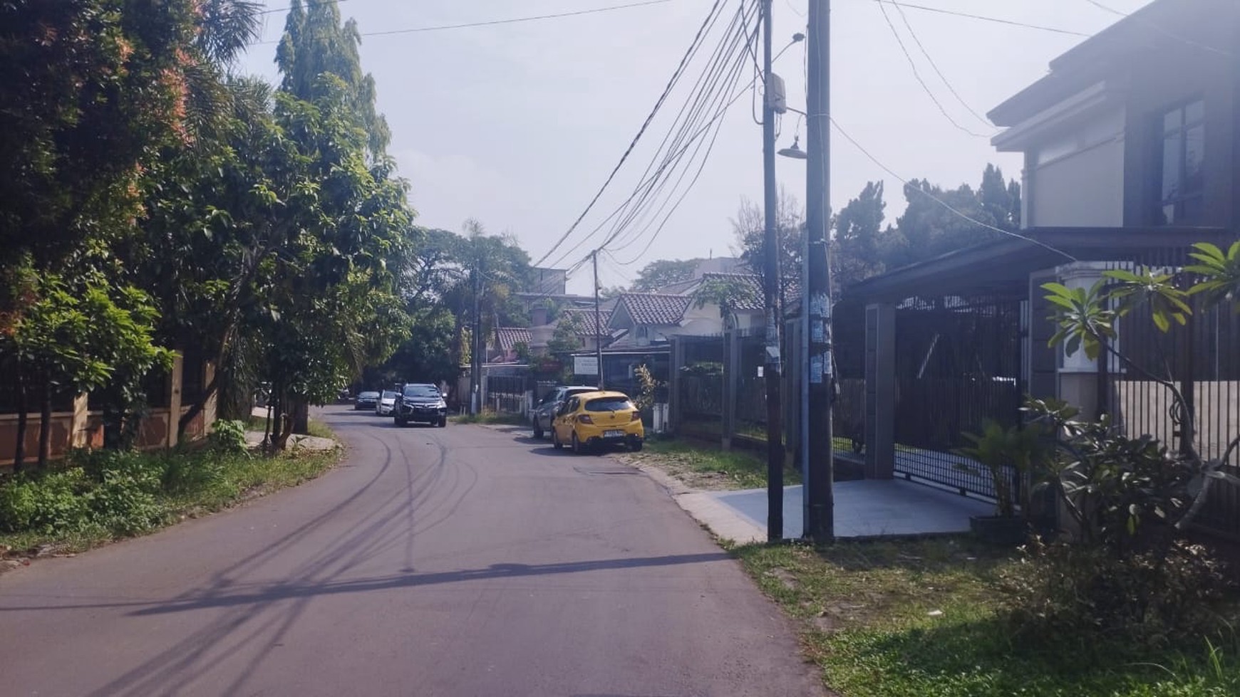 bisa untuk Usaha rumah Griya loka jalan lavionda bsd city tangerang banten jual BU rumah strategis sekitaran pusat bisnis siap huni
