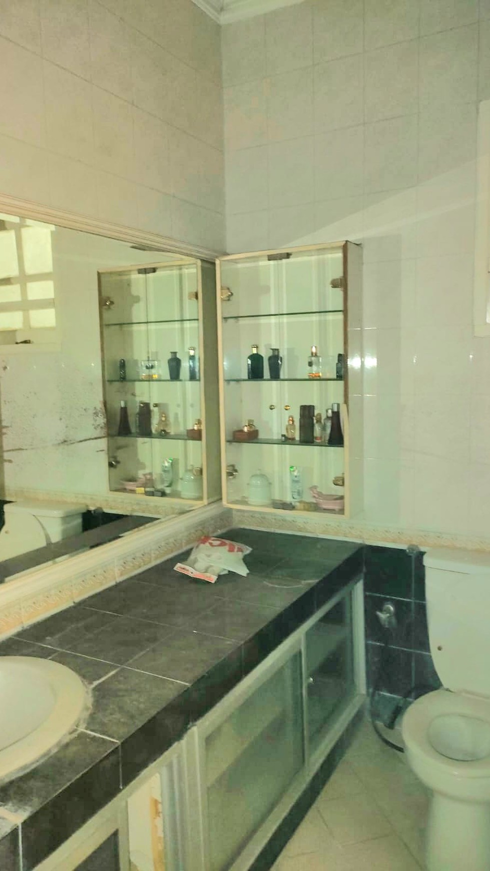 Rumah 2 Lantai di Komplek Villa Graha Hijau Cempaka Putih Ciputat Tangsel 