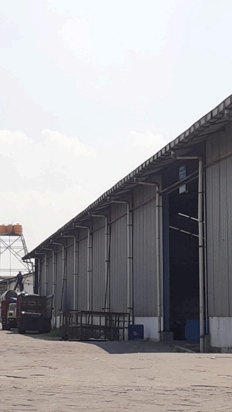 1710. Pabrik di Jl Semambung, Raya Driyorejo Gresik 