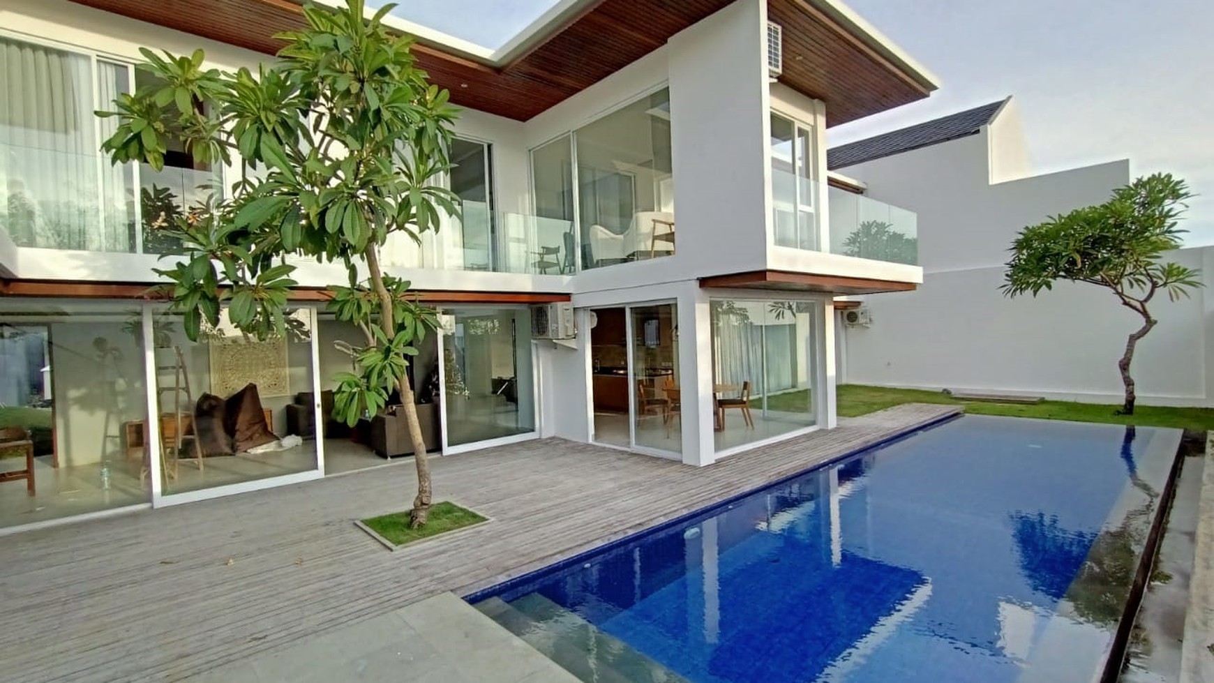 Villa Freehold 6 Bedrooms Ocean View in Ungasan