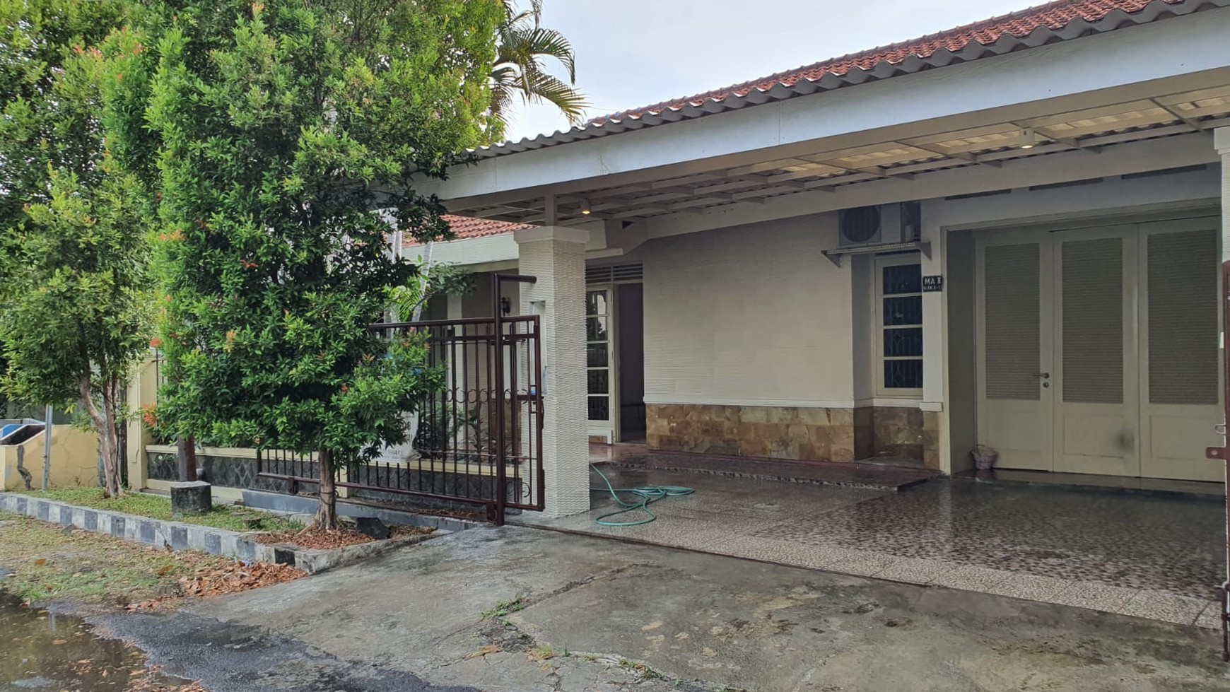 DIJUAL RUMAH FURNISHED BARU RENOVASI DI MEDOKAN ASRI TENGAH