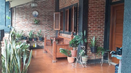 Rumah dengan desain Etnik Vintage dan Lokasi Strategis @Pamulang Barat