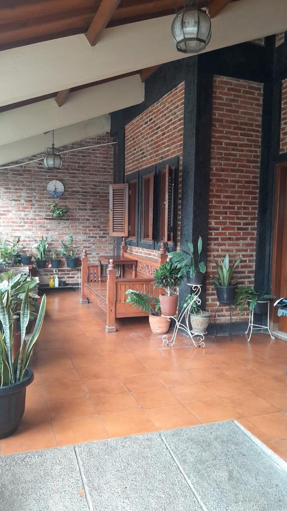 Rumah dengan desain Etnik Vintage dan Lokasi Strategis @Pamulang Barat