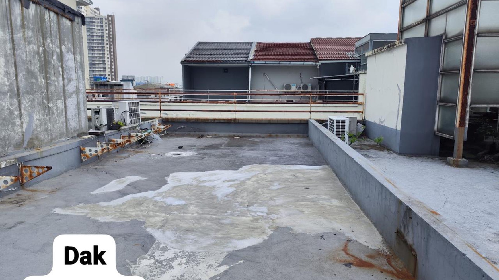 Ruko 4 lantai dengan Rooftop, lokasi strategis di Tebet