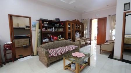 Rumah Dengan Kamar Yg Luas Dan Strategis Di Area Kesehatan Bintaro Jakarta Selatan