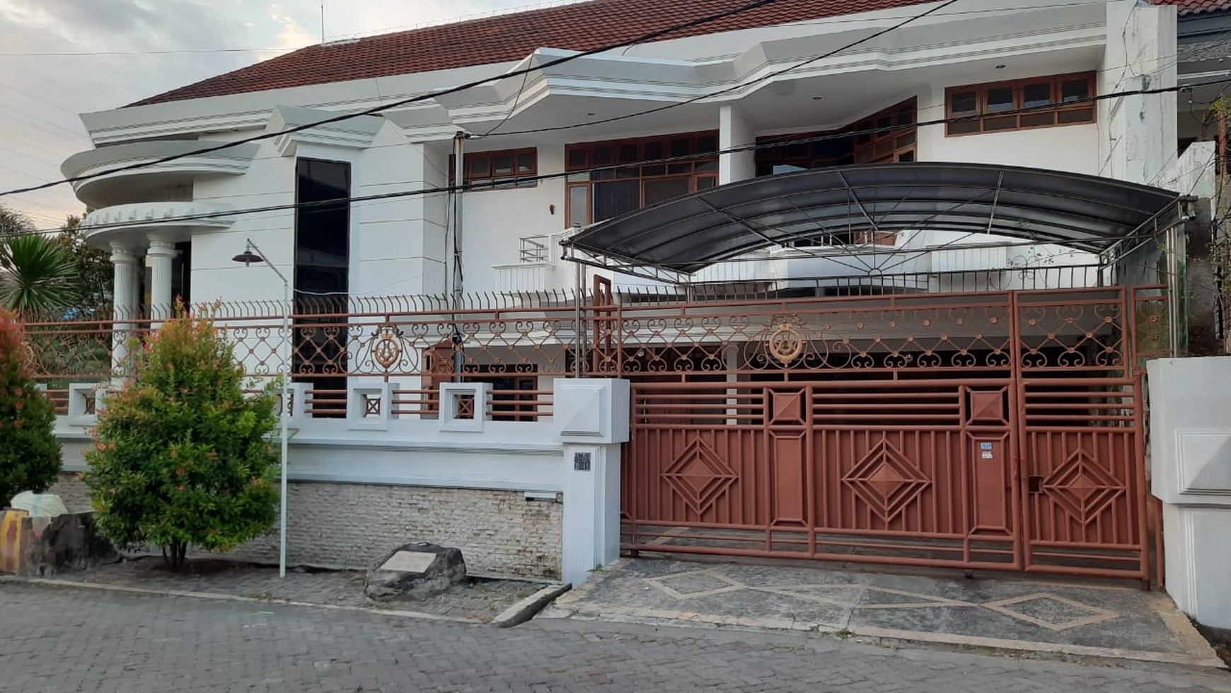 Dijual Rumah Mewah Hook Villa Kalijudan Surabaya Timur