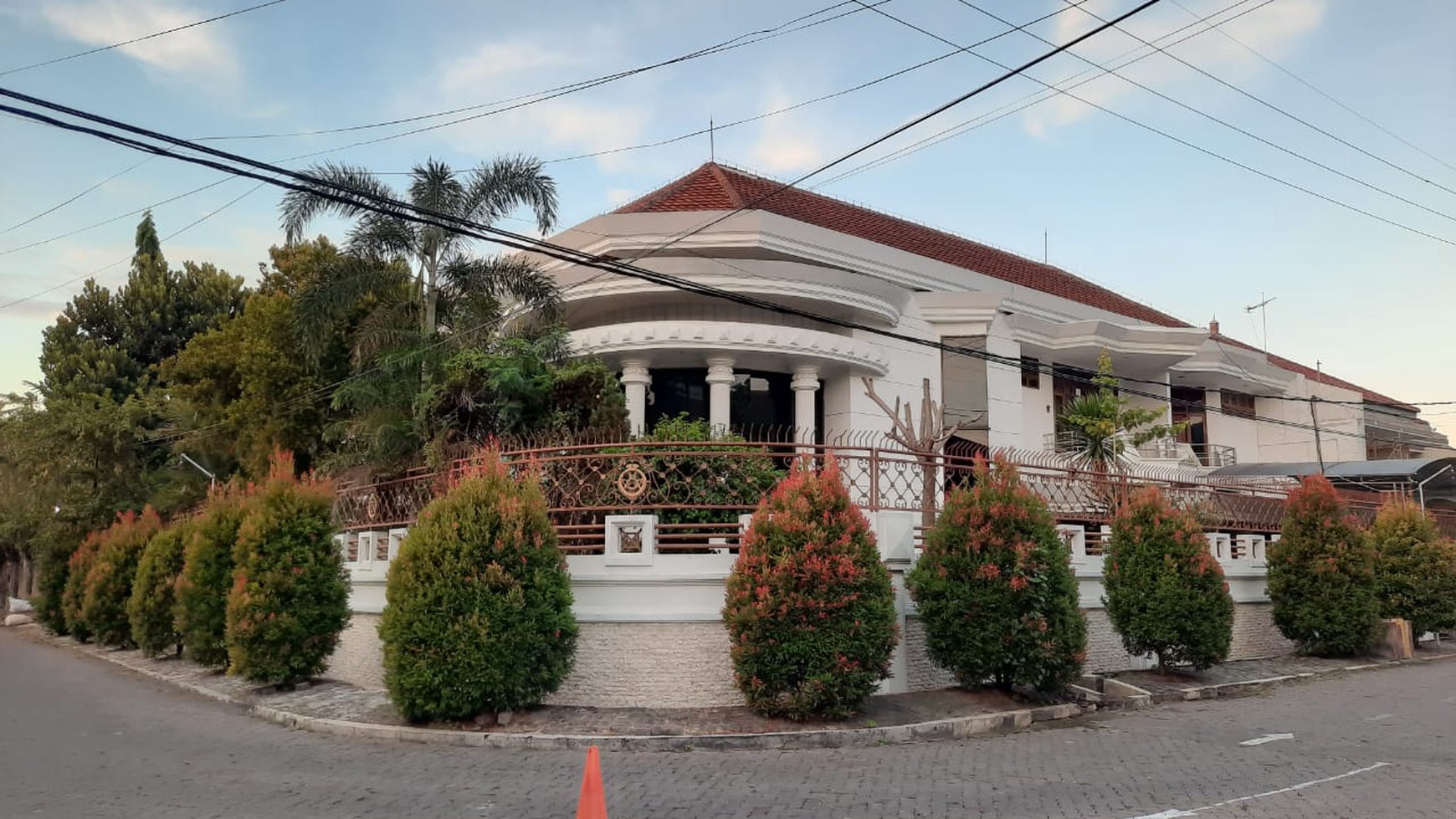 Dijual Rumah Mewah Hook Villa Kalijudan Surabaya Timur