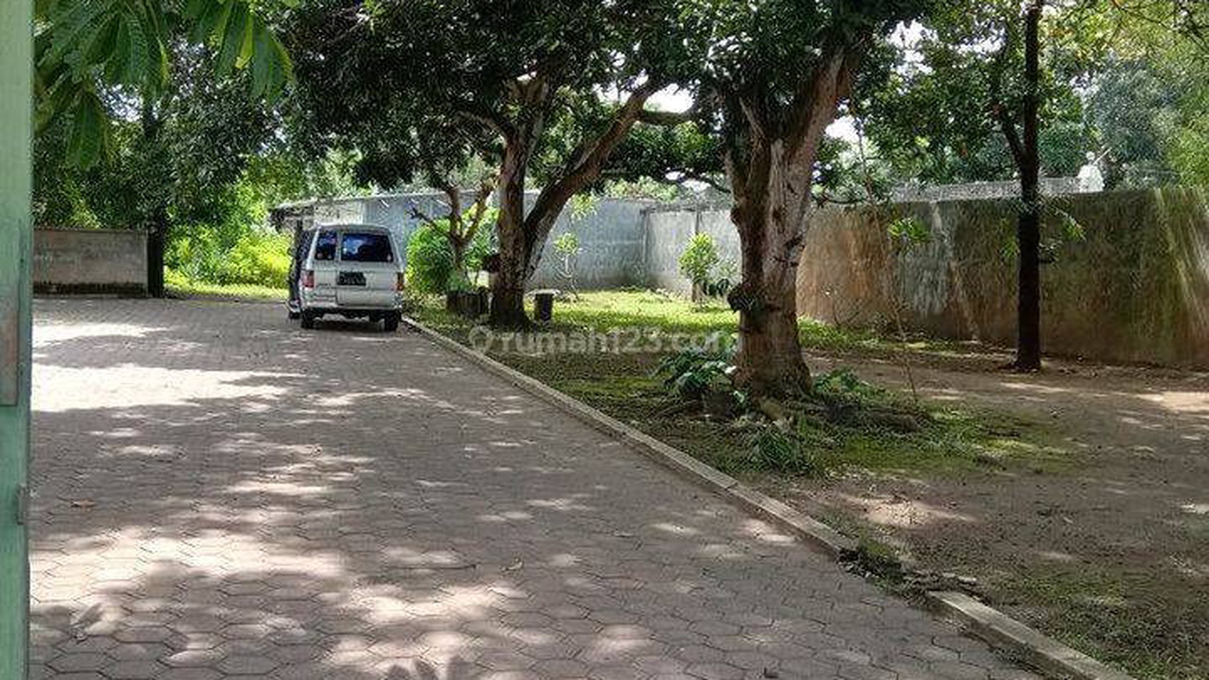 RS20. Dijual Tanah dan Bangunan Pinggir Jalan Raya Tulungagung