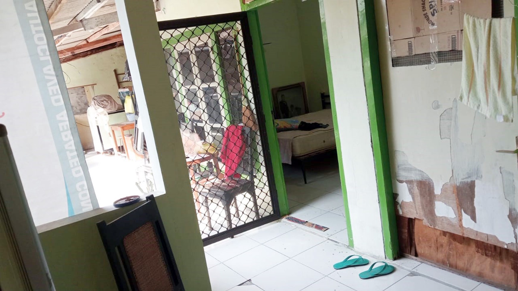 Rumah Hitung Tanah !!! di Taman Kutisari Indah Selatan Surabaya Selatan, Luas 6 x 19 m2, Sertifikat Hak Milik - LM -