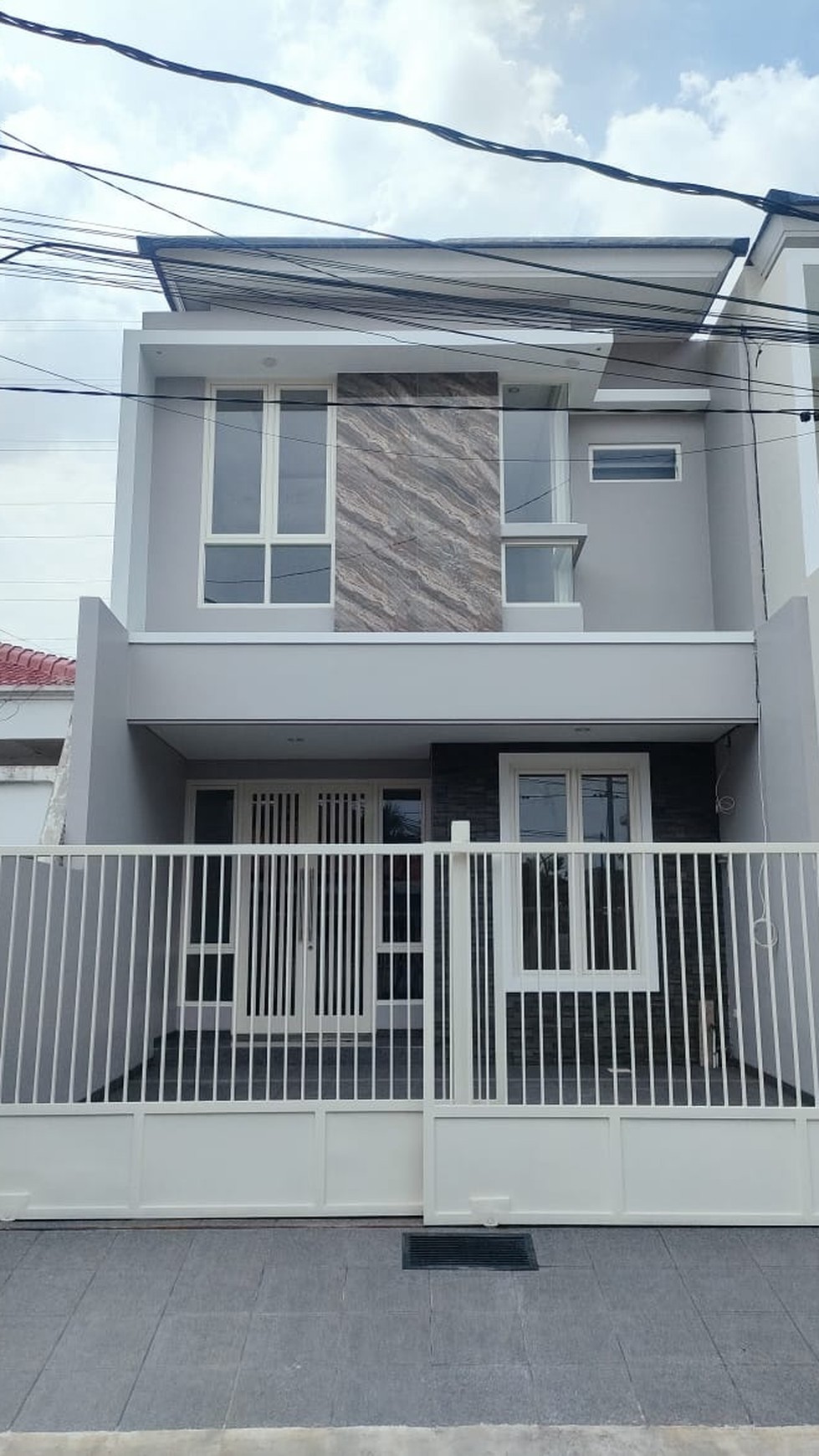 DiJuaL Rumah Baru, modeRn Minimalis,di Surabaya Timur