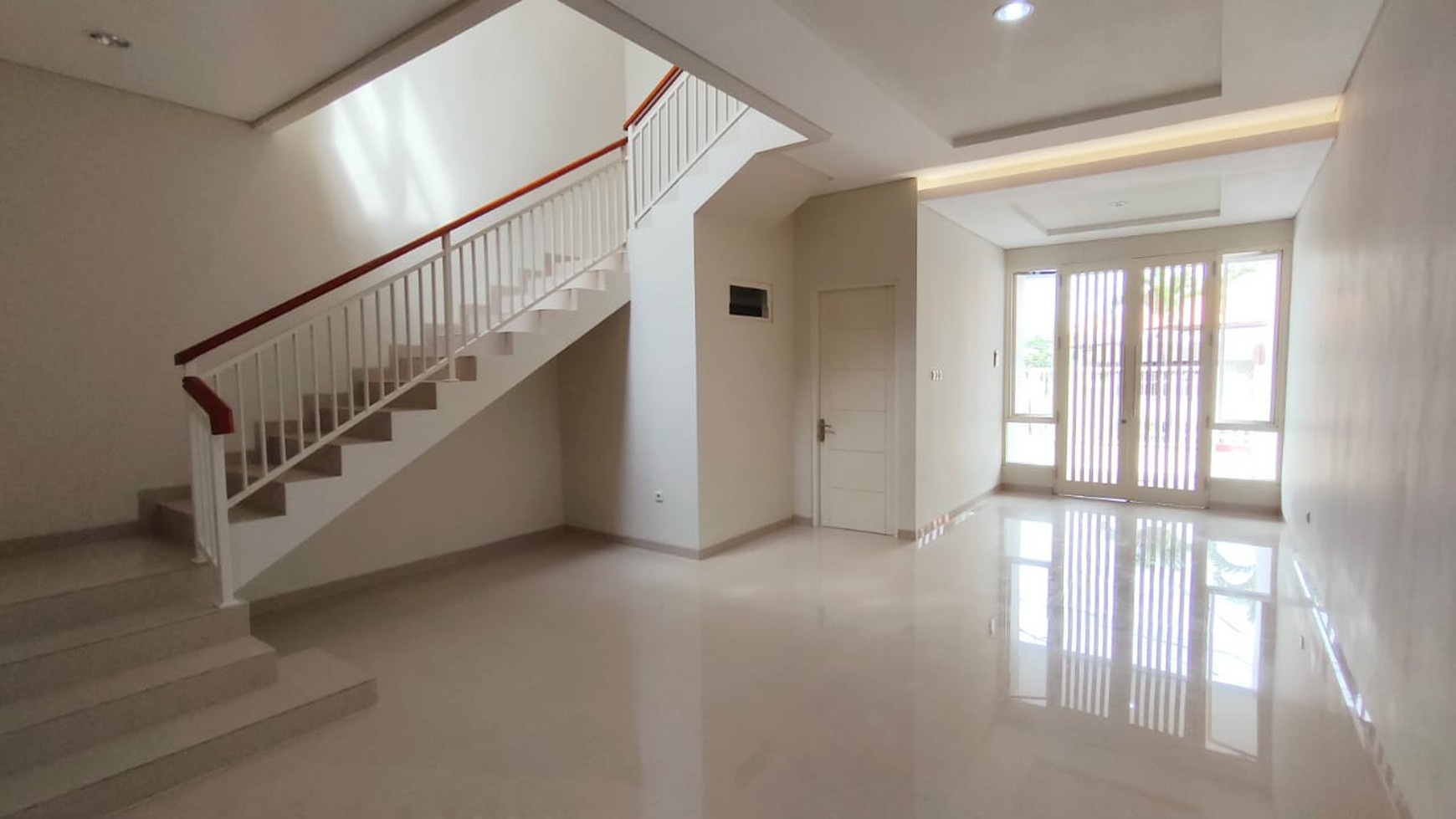 DiJuaL Rumah Baru, modeRn Minimalis,di Surabaya Timur