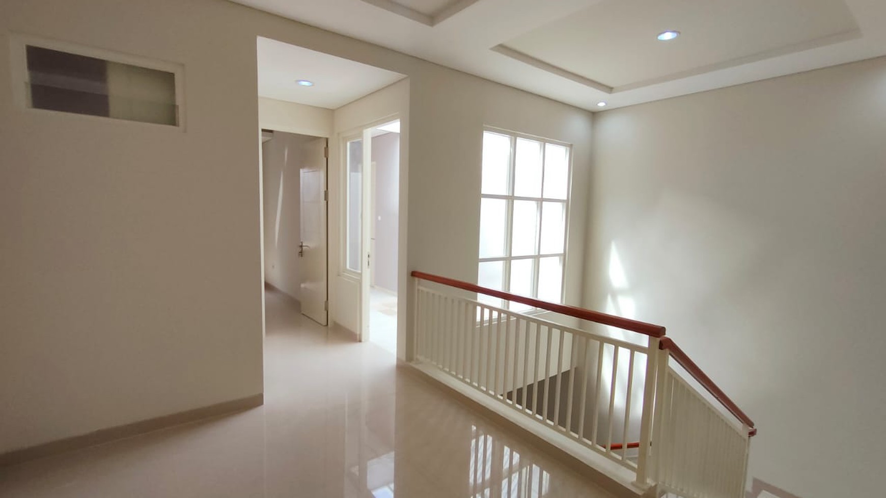 DiJuaL Rumah Baru, modeRn Minimalis,di Surabaya Timur