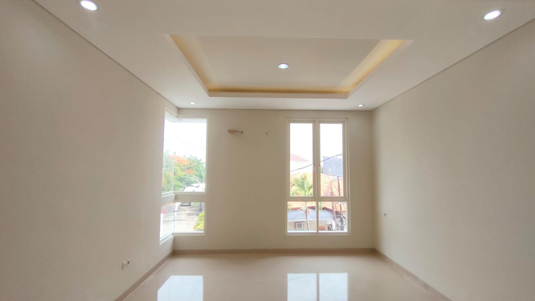 DiJuaL Rumah Baru, modeRn Minimalis,di Surabaya Timur