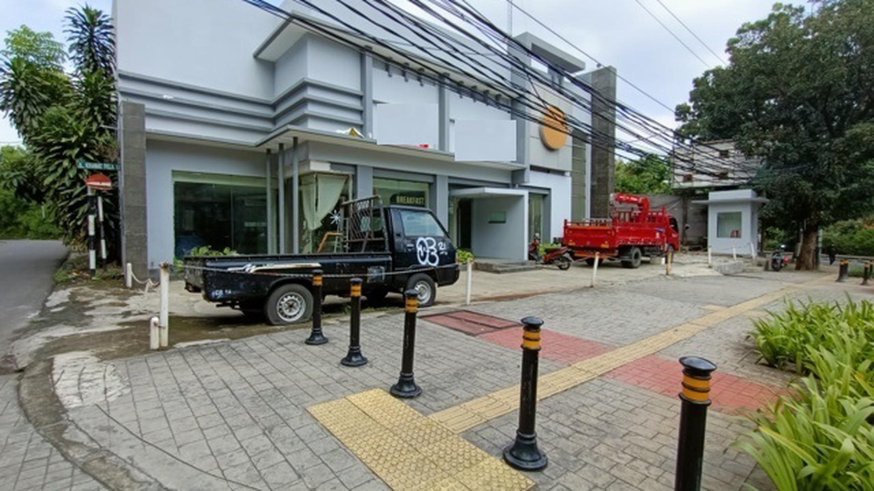 Gedung bagus, daerah commersil, cocok untuk usaha atau perkantoran di Jakarta Selatan