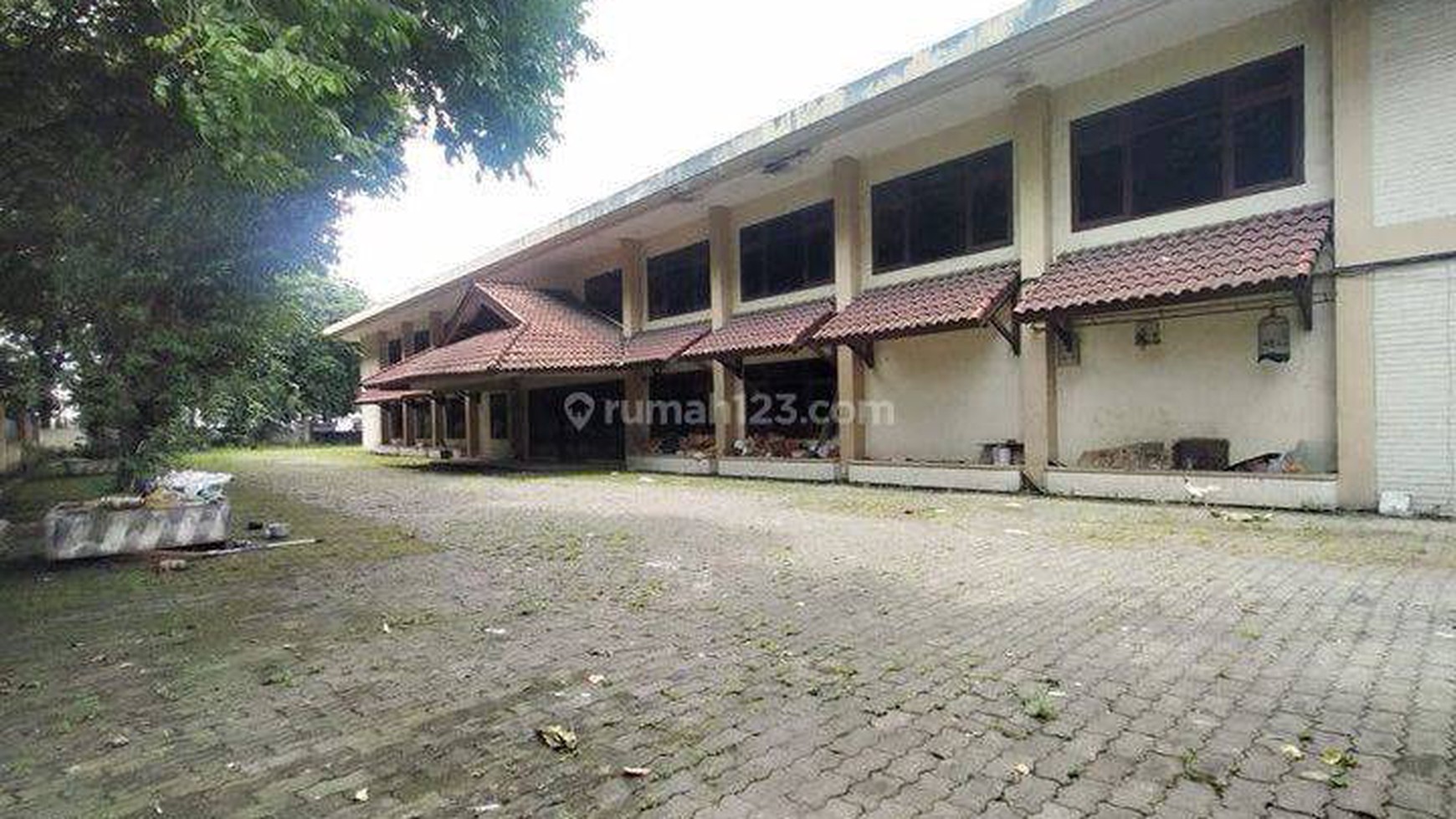 RS35.  Disewakan Gudang Berbek Industri II