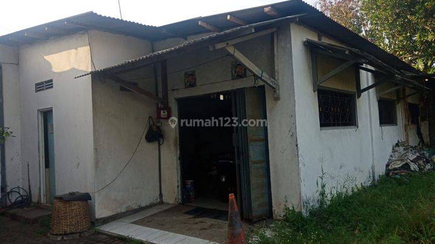 RS37. Dijual Murah Gudang Bonus Rumah di Trowulan, Mojokerto