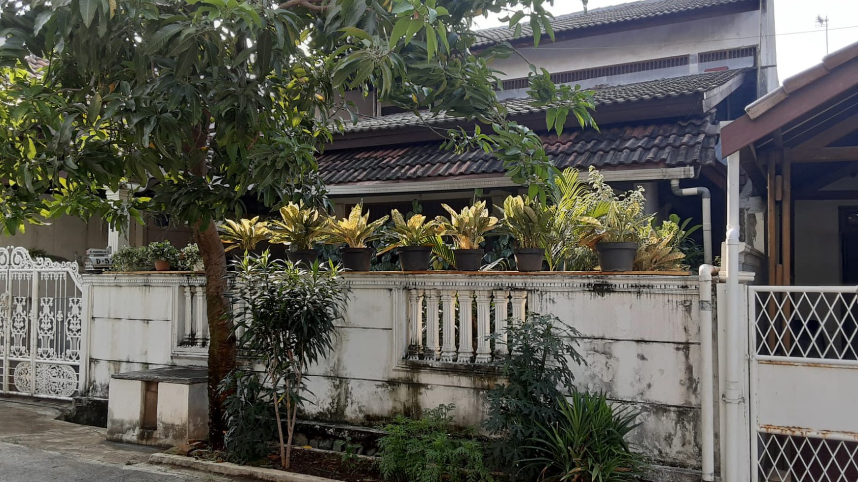 Dijual Rumah Asri Komp IKIP Duren Sawit  Jakarta Timur