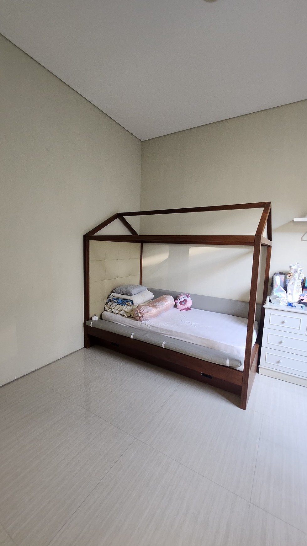 RAYA KEMBAR Rumah Royal Residence Sby FULL FURNISHED dekat Pakuwon Mall, Citraland