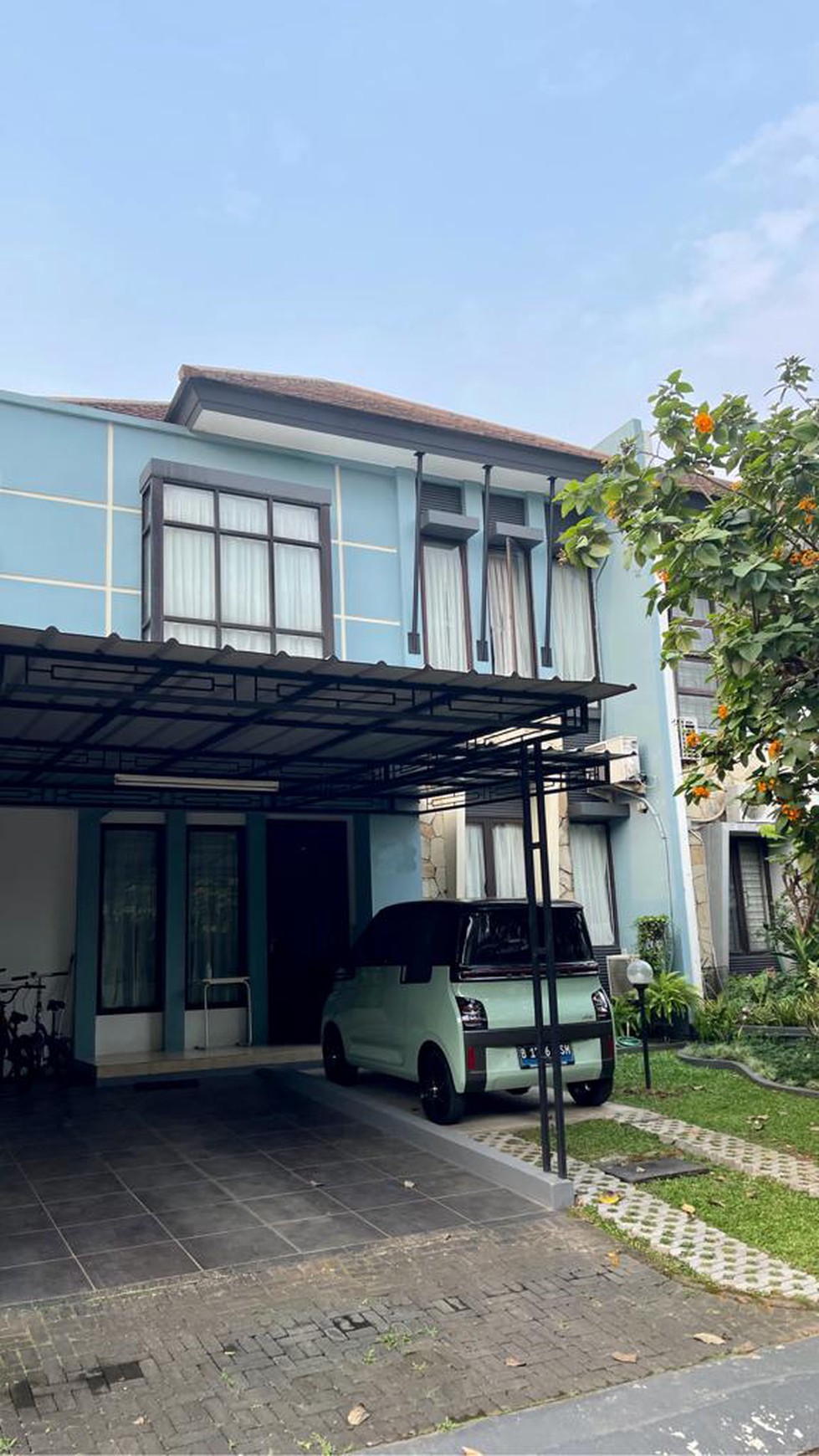 Rumah Dua Lantai Furnished di Legenda Wisata 